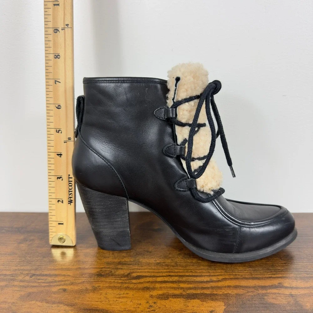 UGG Analise Exposed Fur Boots 5 Black Leather Sheepskin Cuff Lace Up Cabincore